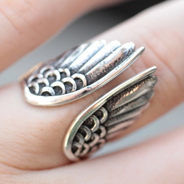 Size-adjustable angel wing ring