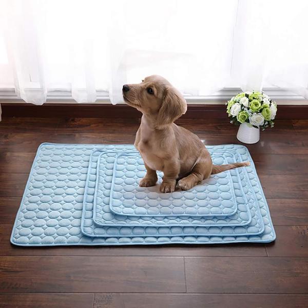 Self-cooling climate blanket for dogs and cats CoolPet Mat